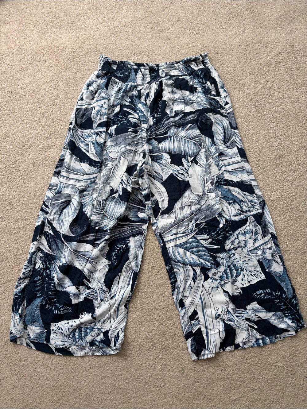 Grace XL Navy and White Tropical Print cropped wide leg pants